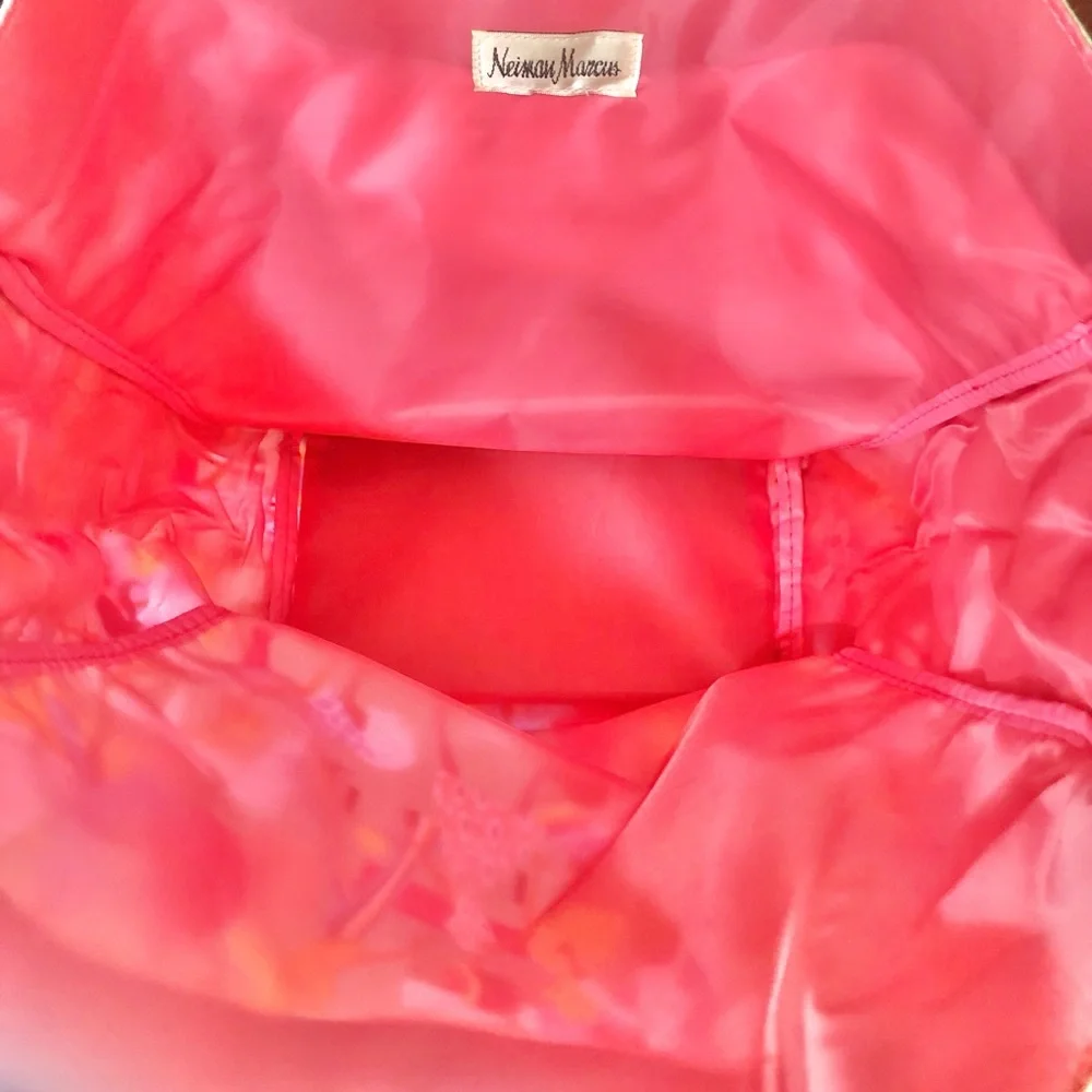 Neiman Marcus Vibrant Fashion Print Tote with Wooden Handles - Picture 4 of 4